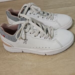 Womens ON Running The Roger